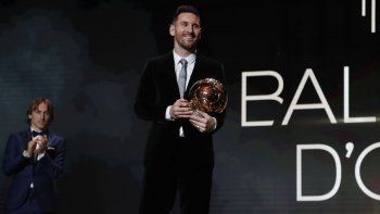 Messi integra el equipo ideal de la UEFA y fue nominado a los premios Laureus