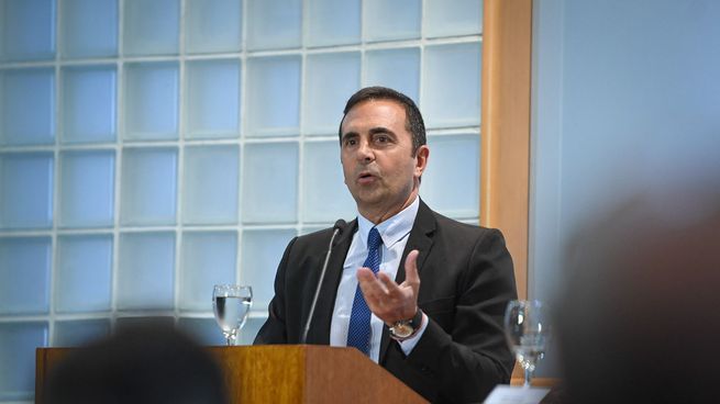 Julio Cordero dfeendió la reforma laboral.