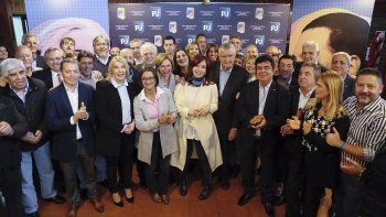 tras la confirmacion de la formula de los fernandez, el pj ya arma su frente electoral