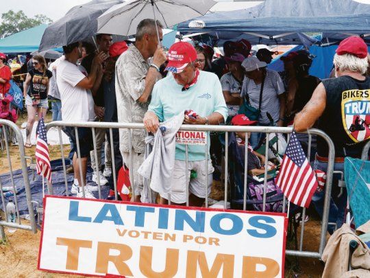 Contraste. Pequeños sectores de votantes latinos se organizan para apoyar la reelección de Trump. Para ellos, la llegada de inmigrantes sin papeles resulta amenazante.