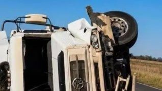 Un intento de adelantamiento sobre la Ruta Nacional 14, en Corrientes, desencadenó un violento accidente vial.