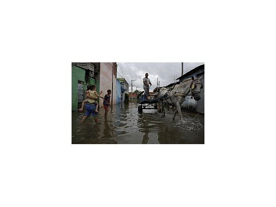 Sigue el drama en Río de Janeiro por las fuertes lluvias que provocaron inundiaciones y dejaron un saldo de más de 500 muertos.