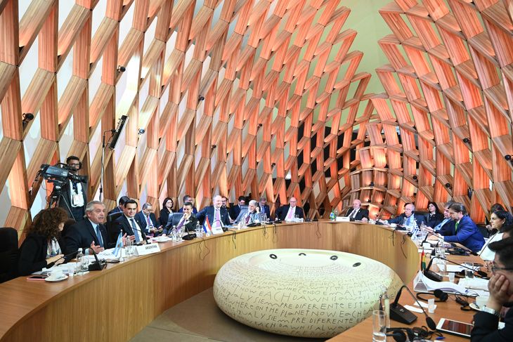 Los presidentes de los países del Mercosur se reunieron esta tarde en Río para discutir, entre otros temas, el acuerdo de libre comercio Mercosur-UE.