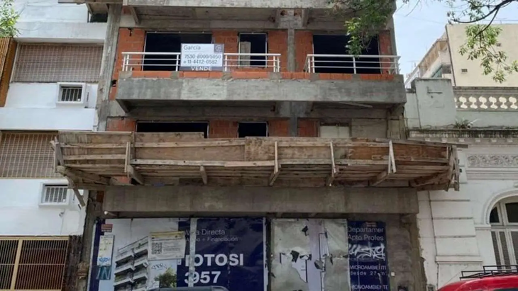 Carteles de preventa y estructuras vacías: el escenario que dejaron las promesas incumplidas Carteles de preventa y estructuras vacías: el escenario que dejaron las promesas incumplidas