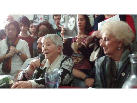 En la conferencia, también estuvo presente Ramiro, hermana del nieto recuperado: “Acá hay un familia que tiene 40 años de amor para darte, no vamos a poner condiciones, te estamos esperando.