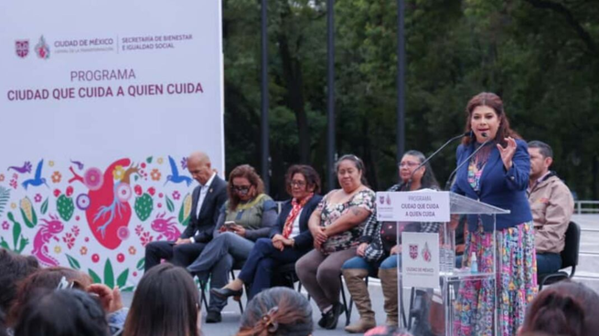 Clara Brugada alegra a miles de personas de CDMX y confirma apoyo de $2,000: estos son los requisitos