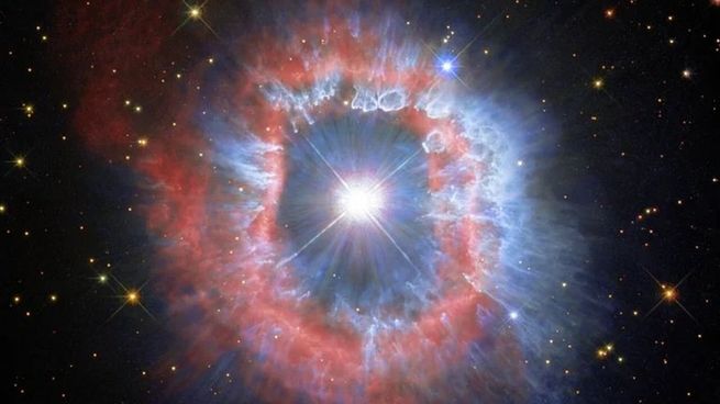 AG Carinae es una estrella masiva moribunda a 15.000 años luz de distancia.
