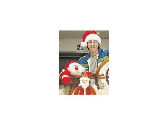 Lionel Messi con el gorro de Papá Noel. El rosarino dijo que si Barcelona sigue así, habrá más éxitos.