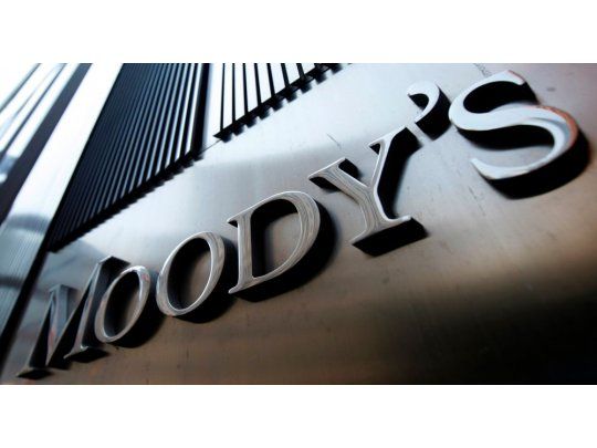 Moodys mejoró la perspectiva de la deuda argentina