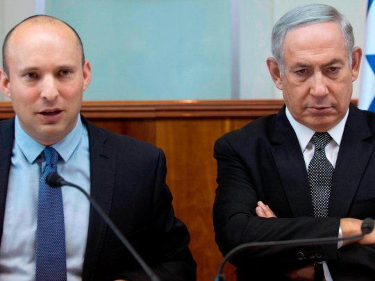 Naftali Bennet junto al exprimer ministro Benjamín Netanyahu.&nbsp;
