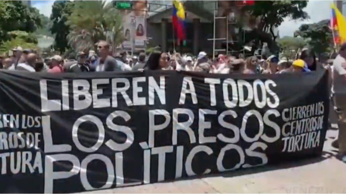 Protesters demand Lula da Silva to intervene in the release of political prisoners
