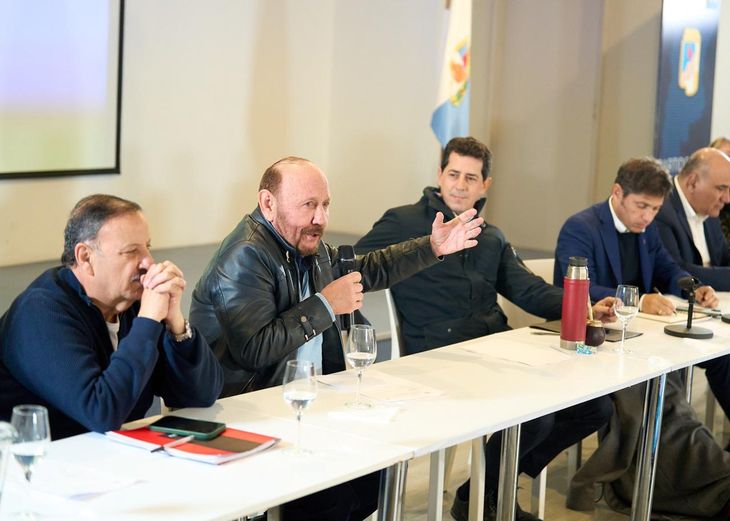 Gildo Insfrán fue quien más tiempo hizo uso de la palabra. Lo escucharon de cerca el riojano Ricardo Quintela, Wado de Pedro, Axel Kicillof y Juan Manzur. Gildo Insfrán fue quien más tiempo hizo uso de la palabra. Lo escucharon de cerca el riojano Ricardo Quintela, Wado de Pedro, Axel Kicillof y Juan Manzur.