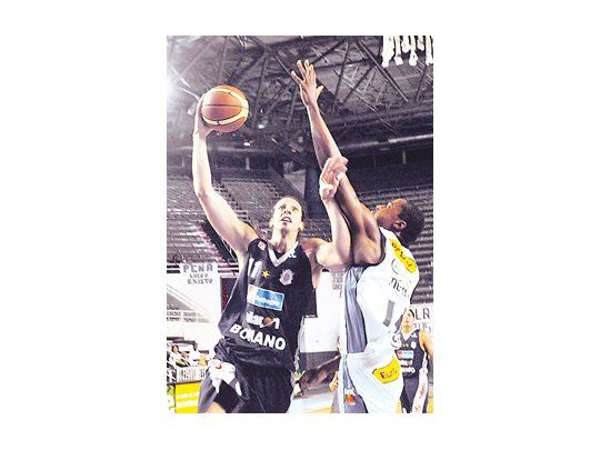 Peñarol venció el miércoles por la noche a 9 de Julio de Río Tercero y hoy se medirá con Libertad de Sunchales.