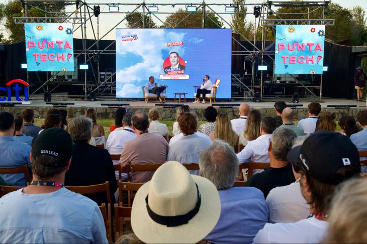 Gabriel Oddone resaltó las virtudes de Uruguay y sus posibilidades con la firma del tratado. Gabriel Oddone resaltó las virtudes de Uruguay y sus posibilidades con la firma del tratado.