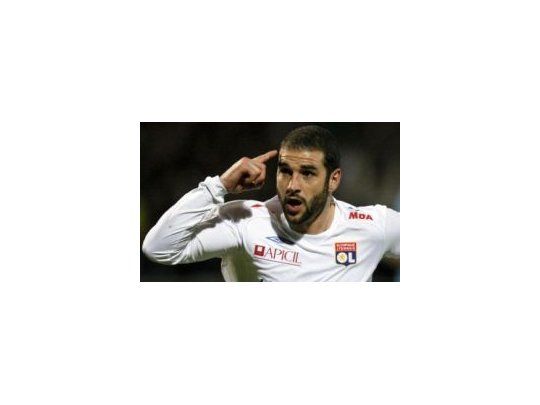 Gol. Lisandro López marcó de penal y le dio la victoria a Lyon.