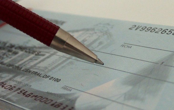 El Impuesto al Chueque quedó en el eje de la polémica, pero llevar a cabo los objetivos que fijó el gobierno en el Pacro de Mayo llevarían bastante tiempo. El Impuesto al Chueque quedó en el eje de la polémica, pero llevar a cabo los objetivos que fijó el gobierno en el Pacro de Mayo llevarían bastante tiempo.