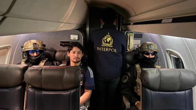 Matías Ozorio llegó al aeropuerto de El Palomar.