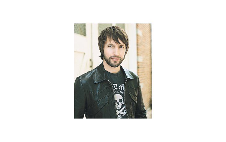 James Blunt se presenta el sábado próximo en el Luna Park como parte de su gira mundial por «Some Kind Of Trouble».