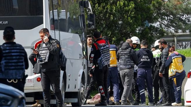 Tiroteo frente al consulado israelí en Estambul desató escenas de pánico y caos.