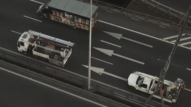 El hecho tuvo lugar sobre la autopista, en sentido hacia el centro, entre San Pedrito y Carabobo.