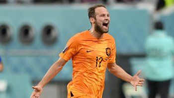 el jugador holandes que podra jugar contra argentina gracias a un desfibrilador