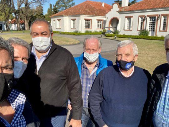 Selfie de representantes de la CGT en Olivos.