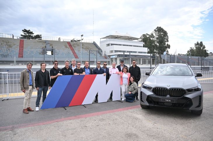Integrantes de la red de concesionarios de BMW Group Argentina junto a Federico Álvarez Castillo. Integrantes de la red de concesionarios de BMW Group Argentina junto a Federico Álvarez Castillo.