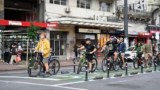 La ciclovía une el Obelisco con la Plaza Independencia.