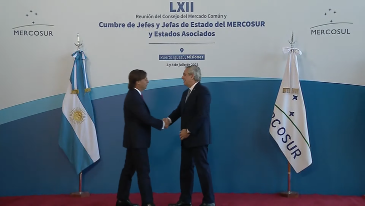 El gobierno argentino ofreció ayuda a Uruguay para enfrentar la crisis del agua. El gobierno argentino ofreció ayuda a Uruguay para enfrentar la crisis del agua.