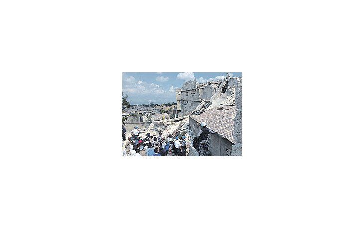 La escuela La Promesse, en las afueras de Puerto Príncipe, Haití, se derrumbó el viernesmientras los alumnos estaban en clase. Murieron 93 personas y 150 resultaron heridas.