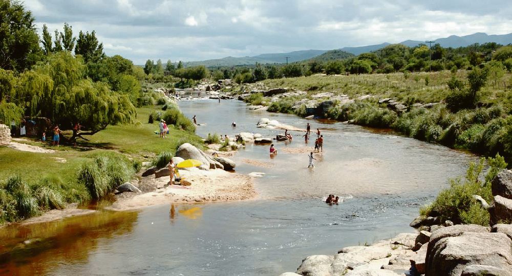 El río de los Sauces, también llamado río de San Pedro, es un cauce natural de agua del Valle de Traslasierra.