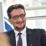 El empresario aprovechó el legado de su familia para expanderlo por todo el mundo. El empresario aprovechó el legado de su familia para expanderlo por todo el mundo.