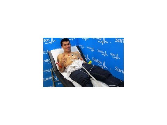 El chileno Gary Medel en el momento de la revisión médica en Sevilla. (Foto gentileza Sevillafc.com)