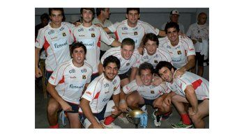 ámbito.com | Traigan vino que copas sobran... Los pibes M23 de Mendoza se quedaron con justicia con el campeonato.