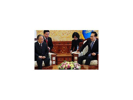 El consejero de Estado chino, Dai Bingguo, mantubo una reunión con el presidente surcoreano, Lee Myung-bak