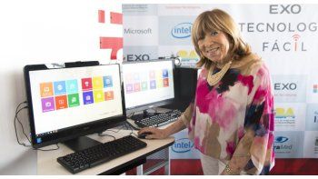 La periodista Fanny Mandelbaum fue la moderadora del panel de expertos.