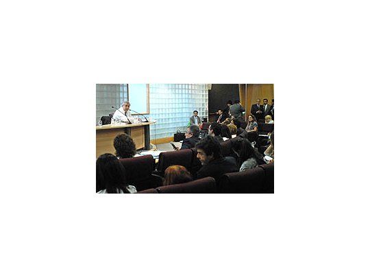 El senador del FPV por Corrientes, Fabián Ríos, preside el debate de la Comisión de Presupuesto y Hacienda sobre el paquete de medidas económicas impulsado por el gobierno nacional, que había recibido media sanción de Diputados.