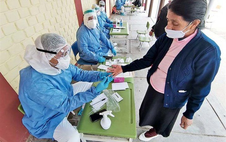 El Ministerio de Salud de Perú lanzó la campaña No bajes la guardia, buscando que la población no relaje las medidas sanitarias.