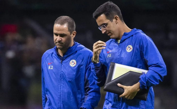 La Confederación Brasileña de Futbol (CBF) informó que Paulo Victor, actual auxiliar de André Jardine en el Club América, asumirá como nuevo director técnico de las selecciones Sub-20 y preolímpica canarinha. La Confederación Brasileña de Futbol (CBF) informó que Paulo Victor, actual auxiliar de André Jardine en el Club América, asumirá como nuevo director técnico de las selecciones Sub-20 y preolímpica canarinha.