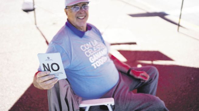 APOYO.  Los votos a favor cosechados por Lacalle Pou fueron similares a los que  obtuvo en las elecciones de 2019. Su mandato culmina en 2025, por lo que este aval le da aire para seguir gobernando.