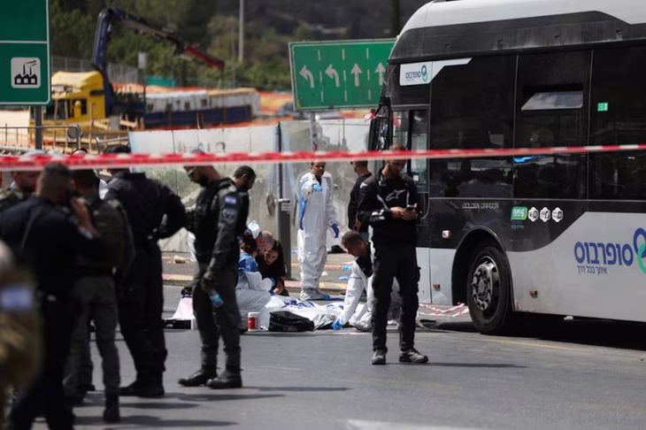 Los heridos fueron trasladados a hospitales de Jerusalén, algunos en estado crítico. Los heridos fueron trasladados a hospitales de Jerusalén, algunos en estado crítico.