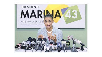 Marina Silva, la lulista disidente que sorprendió el domingo al obtener casi 20 millones de votos, resistía ayer el intento de la dirigencia del partido que la albergó, el Verde, para declarar el apoyo a José Serra en el balotaje.