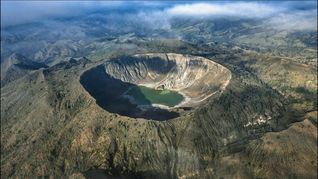 Luego de estar inactivo por siglos el volcán Chichonal en Chiapas hace erupción en el año 1982.