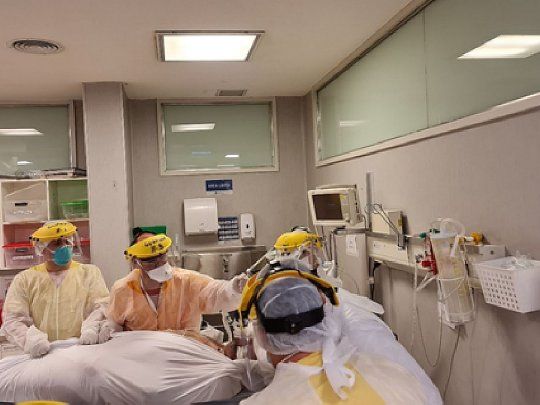 Covid-19 Terapia Hospital.jpg