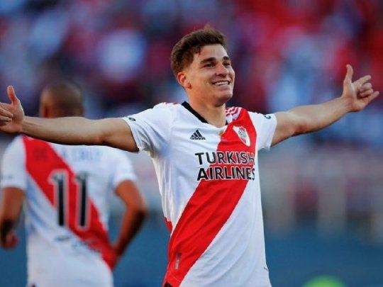 A la carga. Tres clubes europeos vienen a llevarse al delantero de River Julián Álvarez.