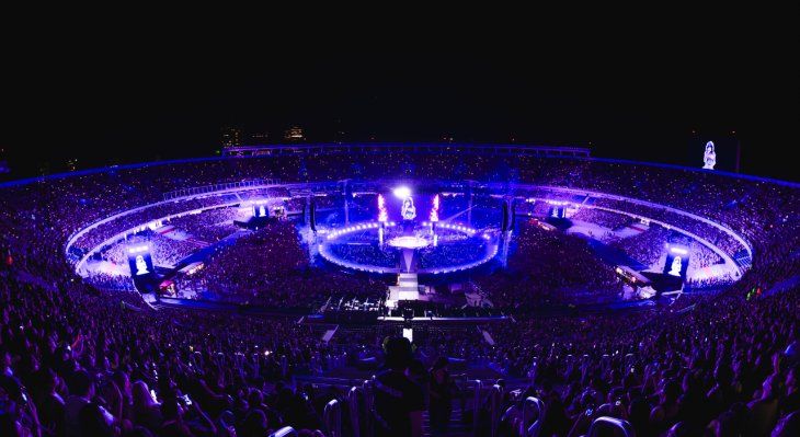 Maria Becerra y sus cuatro alter ego sorprendieron a un Monumental repleto. Maria Becerra y sus cuatro alter ego sorprendieron a un Monumental repleto.