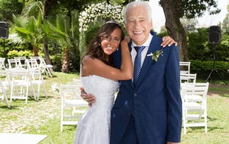 Estefanía Pasquini y Alberto Cormillot durante su casamiento