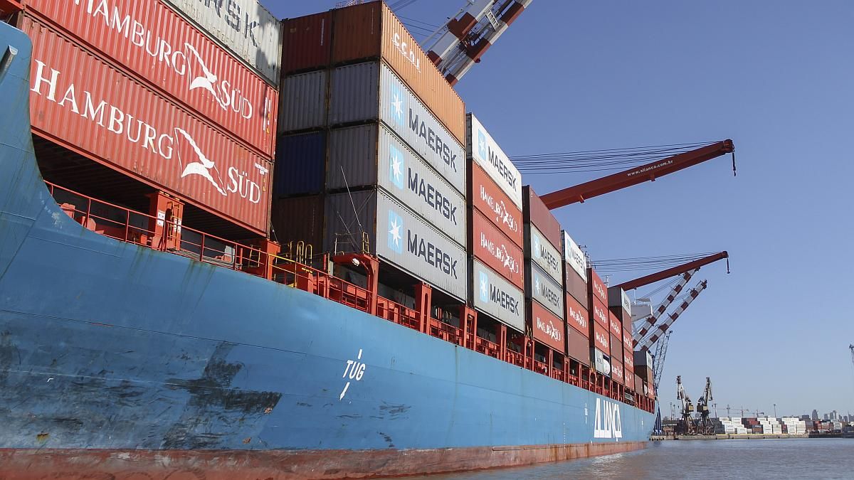 The trade balance fell US.4 billion in the semester and is the worst data since 2018