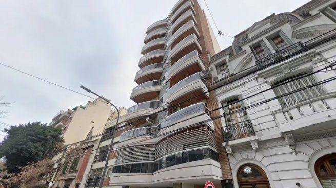 El edificio donde se arrojó al vacío el vecino de Caballito