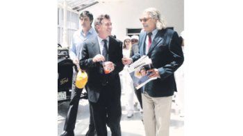 ámbito.com | Mauricio Macri explicó que no firma el documento del Foro de Convergencia Empresarial que circuló en el coloquio de IDEA para que lo suscribiesen los “presidenciables”. En la foto, Macri aparece presentando ayer una carrera de autos.